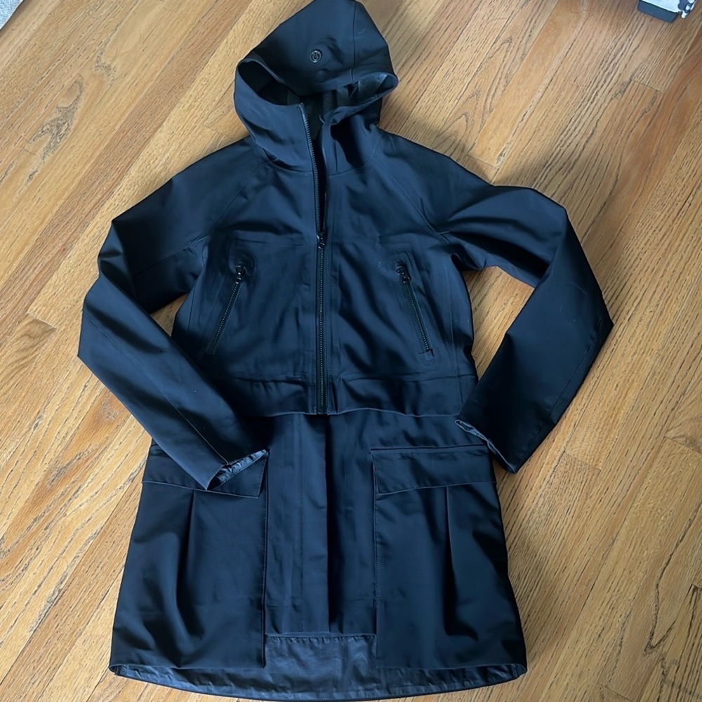 Lululemon Rain or shine jacket
Sz 6 . Black.
